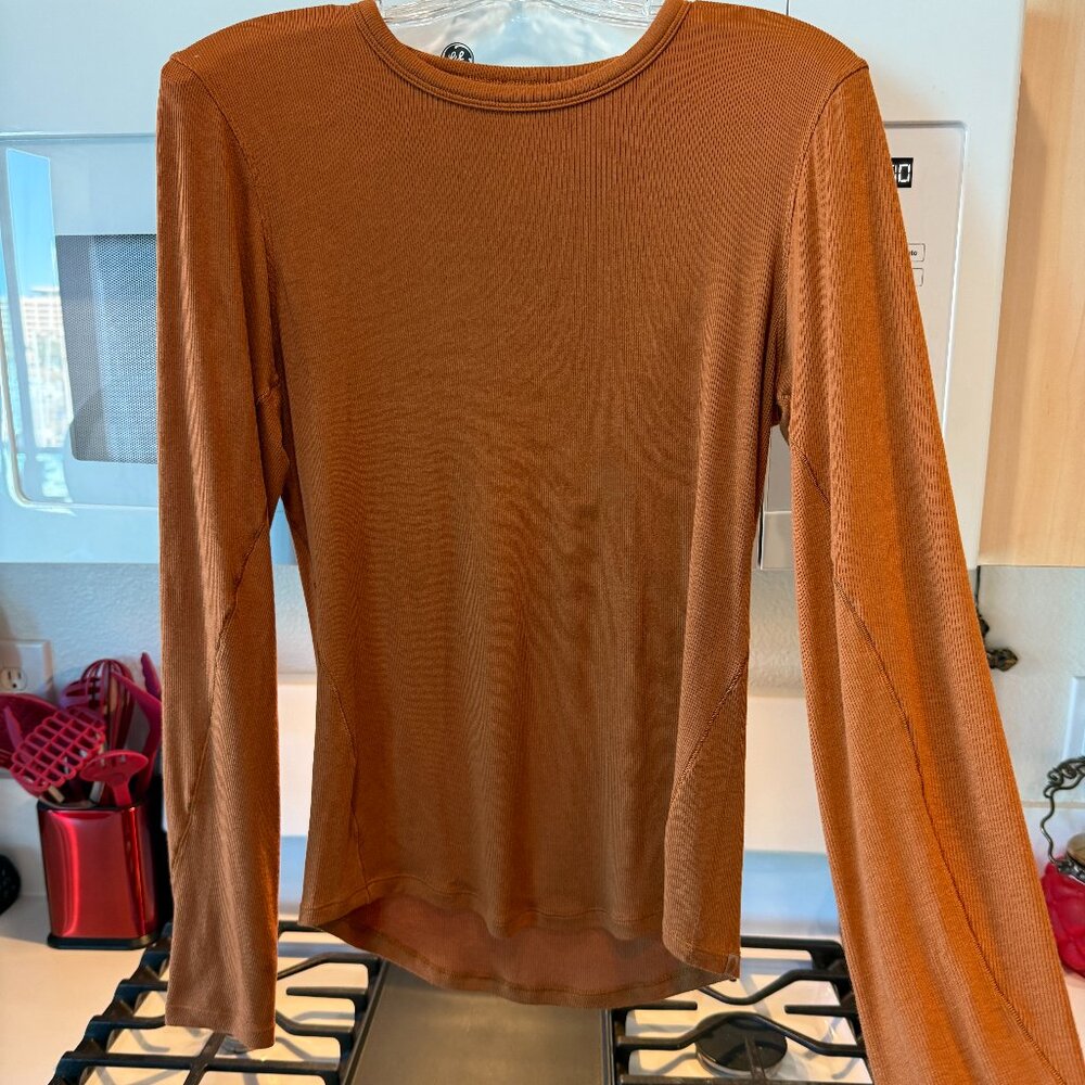 Lululemon butternut brown color probably size 10 super SOFT !!!  MINT crewneck